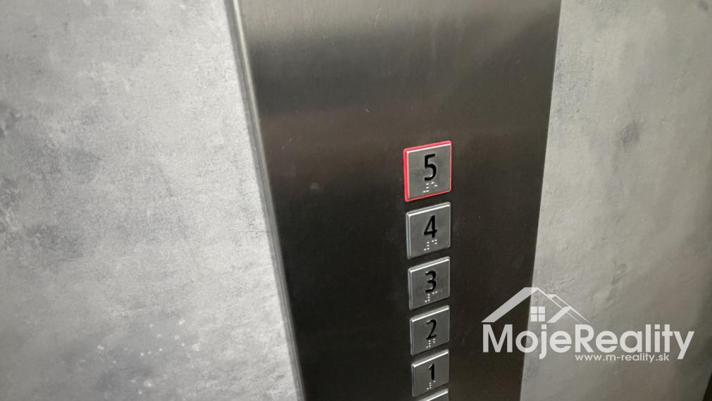 Prenájom 2 izbový byt s parkovacím miestom Novostavba Halalovka JUH Trenčín