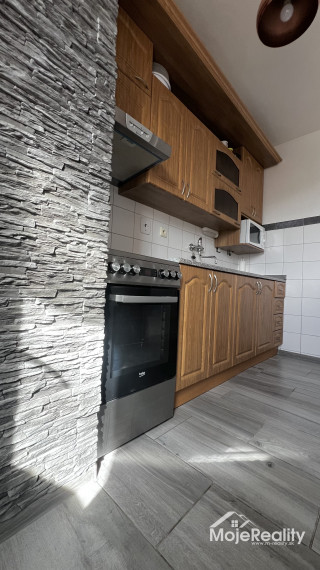 Znížená cena. Neštandardný 3 izbový mezonetový byt Trenčín - JUH