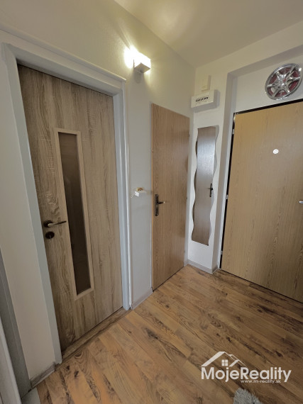 Znížená cena. Neštandardný 3 izbový mezonetový byt Trenčín - JUH