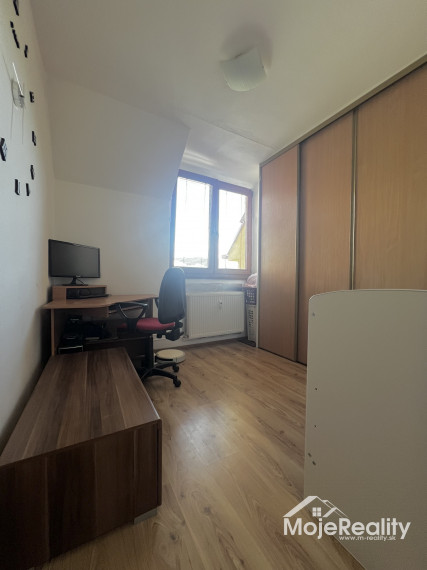 Znížená cena. Neštandardný 3 izbový mezonetový byt Trenčín - JUH