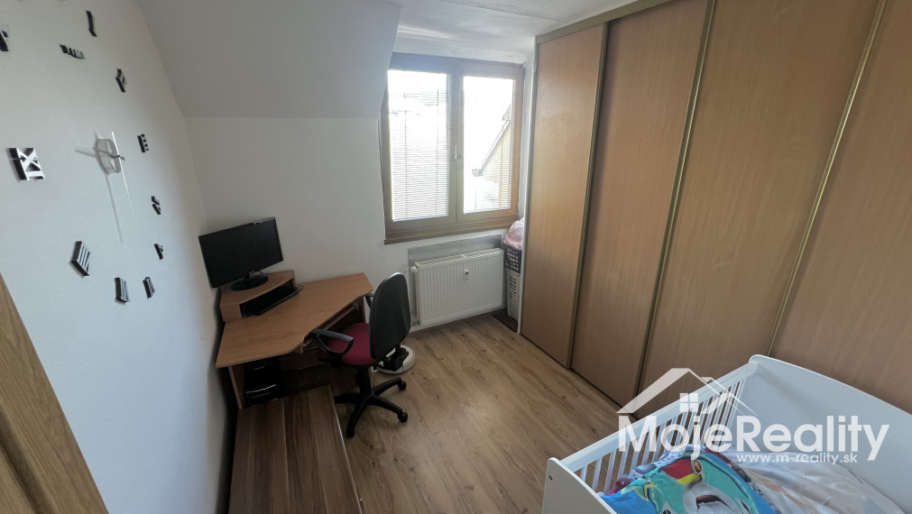 Znížená cena. Neštandardný 3 izbový mezonetový byt Trenčín - JUH