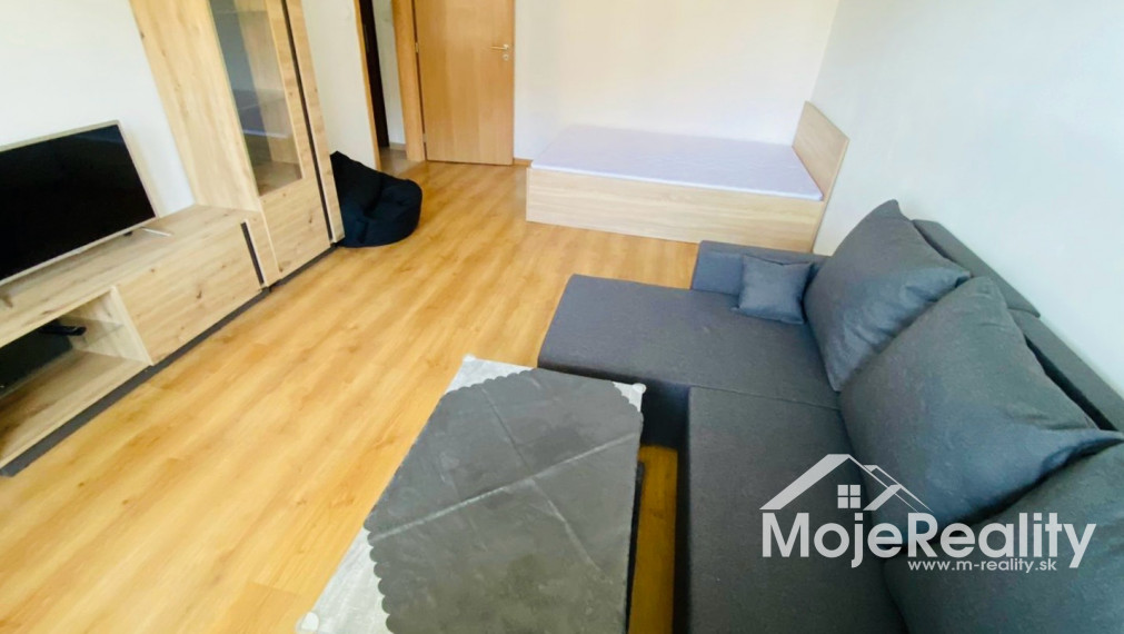 Na predaj zrekonštruovaný 1 izbový byt, JUH, Halalovka