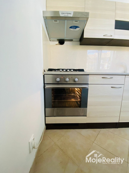 Na predaj zrekonštruovaný 1 izbový byt, JUH, Halalovka