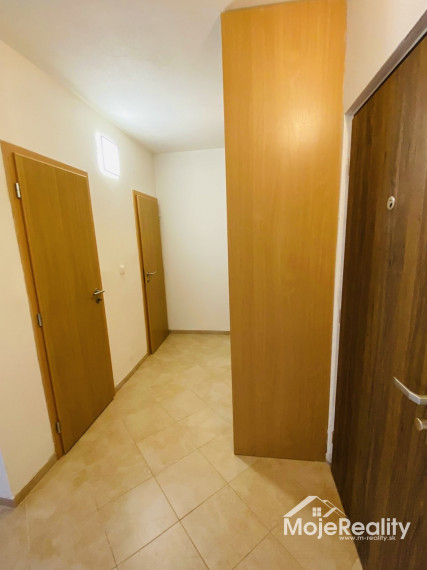 Na predaj zrekonštruovaný 1 izbový byt, JUH, Halalovka