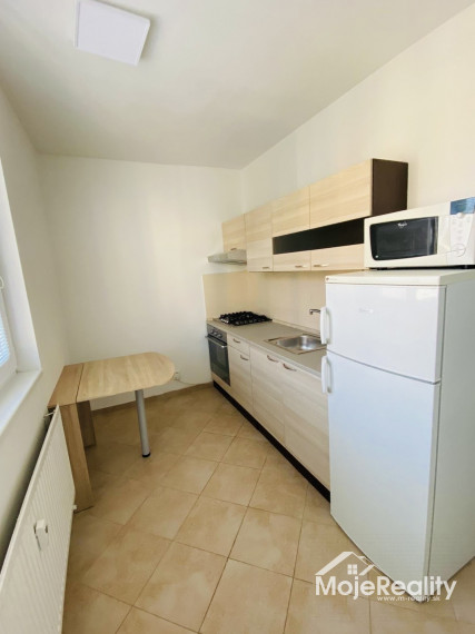 Na predaj zrekonštruovaný 1 izbový byt, JUH, Halalovka