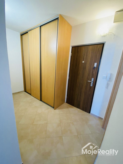 Na predaj zrekonštruovaný 1 izbový byt, JUH, Halalovka