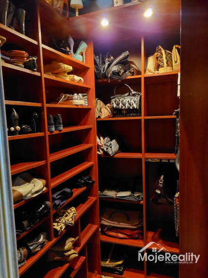 Bratislava-Staré Mesto - Luxusný  4 izb. byt 128 m2-  v centre mesta