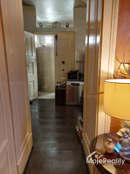 Bratislava-Staré Mesto - Luxusný  4 izb. byt 128 m2-  v centre mesta