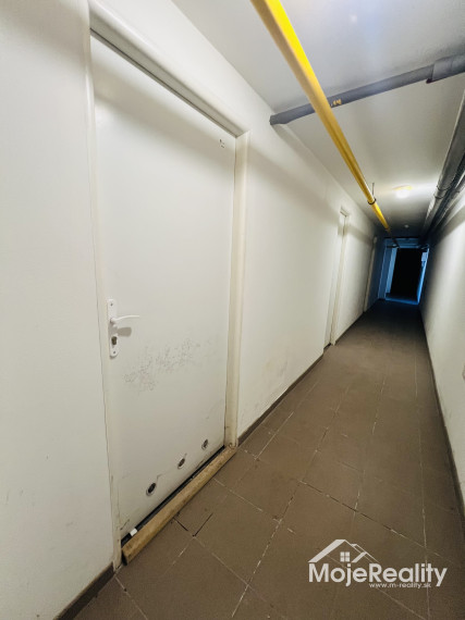 2 izbový novozrekonštruovaný byt s veľkou loggiou, Dlhé Hony