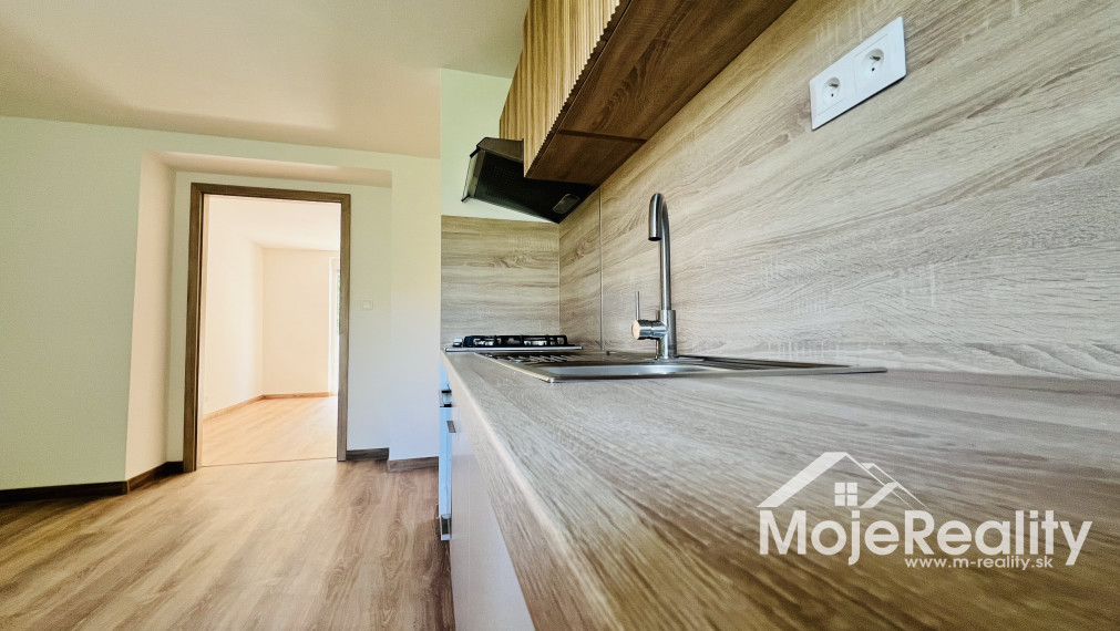 2 izbový novozrekonštruovaný byt s veľkou loggiou, Dlhé Hony