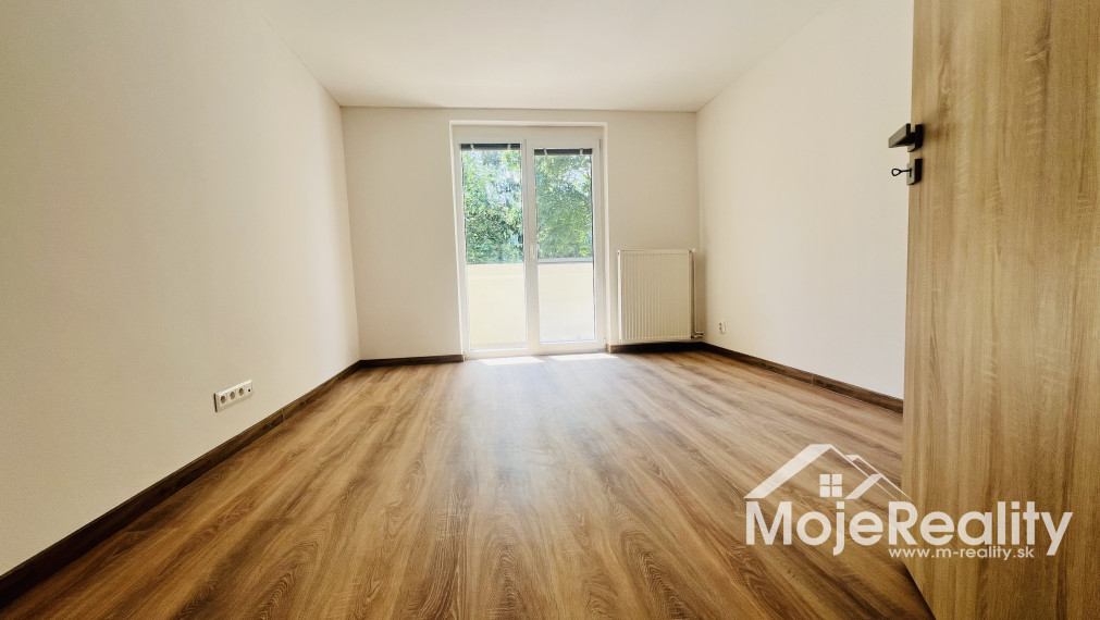 2 izbový novozrekonštruovaný byt s veľkou loggiou, Dlhé Hony
