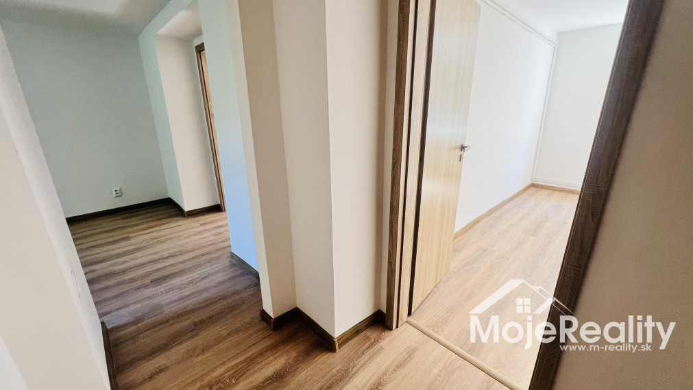 2 izbový novozrekonštruovaný byt s veľkou loggiou, Dlhé Hony