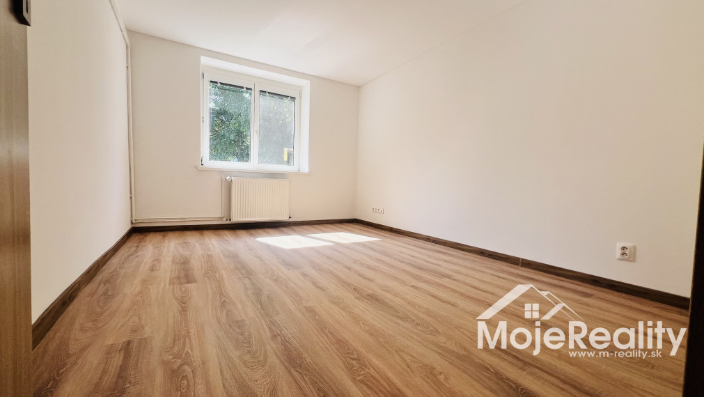 2 izbový novozrekonštruovaný byt s veľkou loggiou, Dlhé Hony