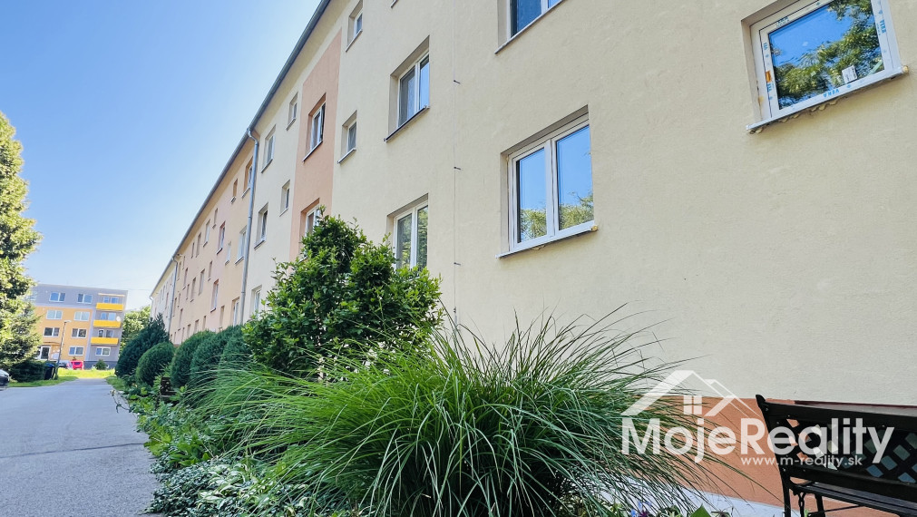 2 izbový novozrekonštruovaný byt s veľkou loggiou, Dlhé Hony