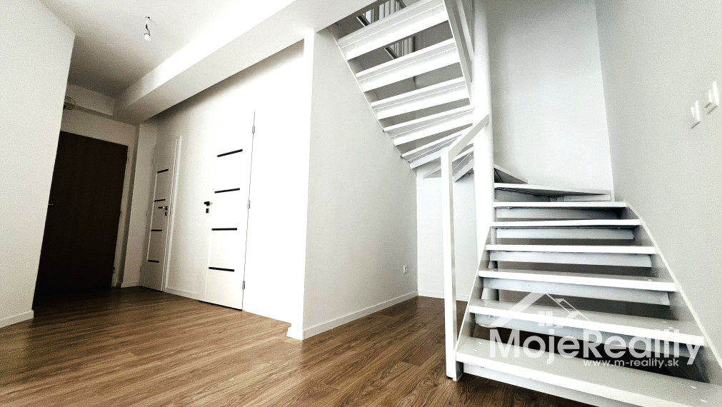 Predaný_Byt, ktorý len tak ľahko na trhu nenájdete! 3+1 MEZONET Trenčín