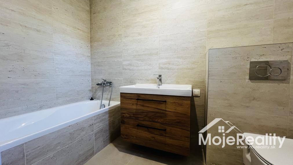 Predaný_Byt, ktorý len tak ľahko na trhu nenájdete! 3+1 MEZONET Trenčín