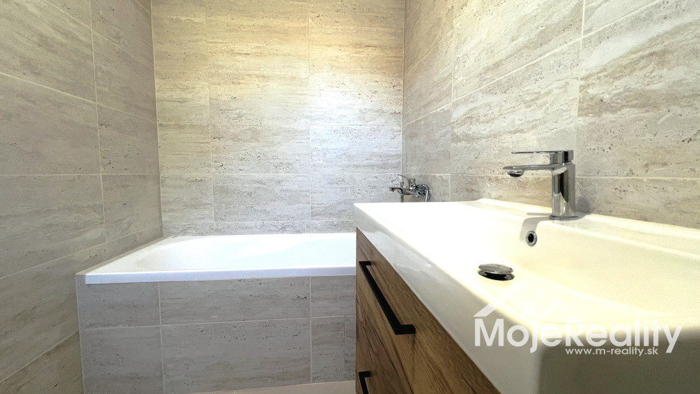 Predaný_Byt, ktorý len tak ľahko na trhu nenájdete! 3+1 MEZONET Trenčín