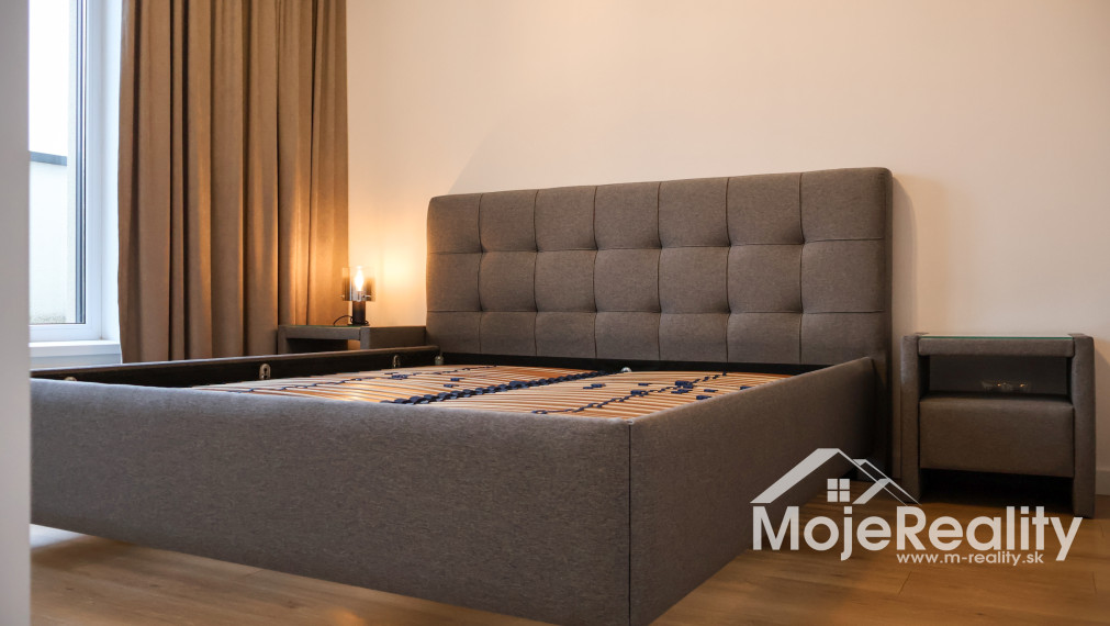 Výnimočná ponuka! Luxusný 2-izbový byt s veľkou terasou, garážou/vlastným parkovacím státím. Rezidencia Vinohrady – ul. Rulandská