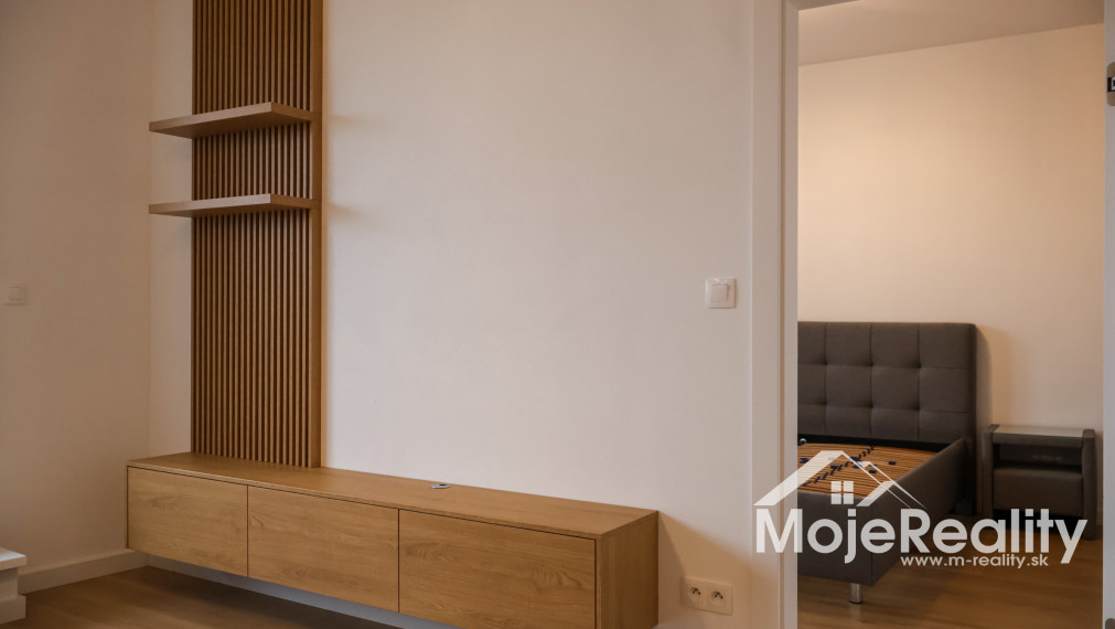 Výnimočná ponuka! Luxusný 2-izbový byt s veľkou terasou, garážou/vlastným parkovacím státím. Rezidencia Vinohrady – ul. Rulandská