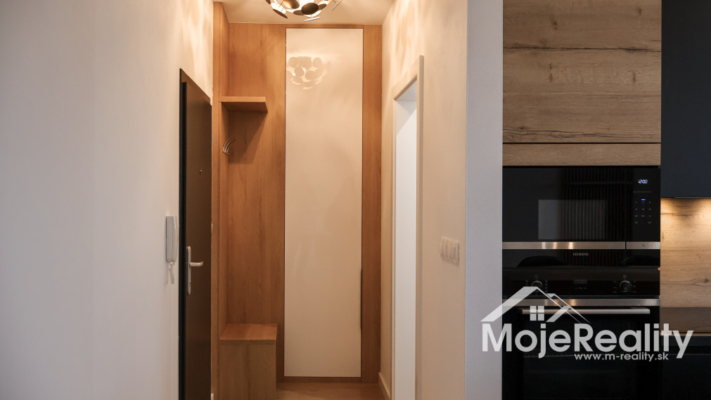 Výnimočná ponuka! Luxusný 2-izbový byt s veľkou terasou, garážou/vlastným parkovacím státím. Rezidencia Vinohrady – ul. Rulandská