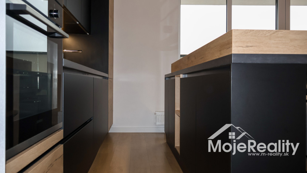 Výnimočná ponuka! Luxusný 2-izbový byt s veľkou terasou, garážou/vlastným parkovacím státím. Rezidencia Vinohrady – ul. Rulandská