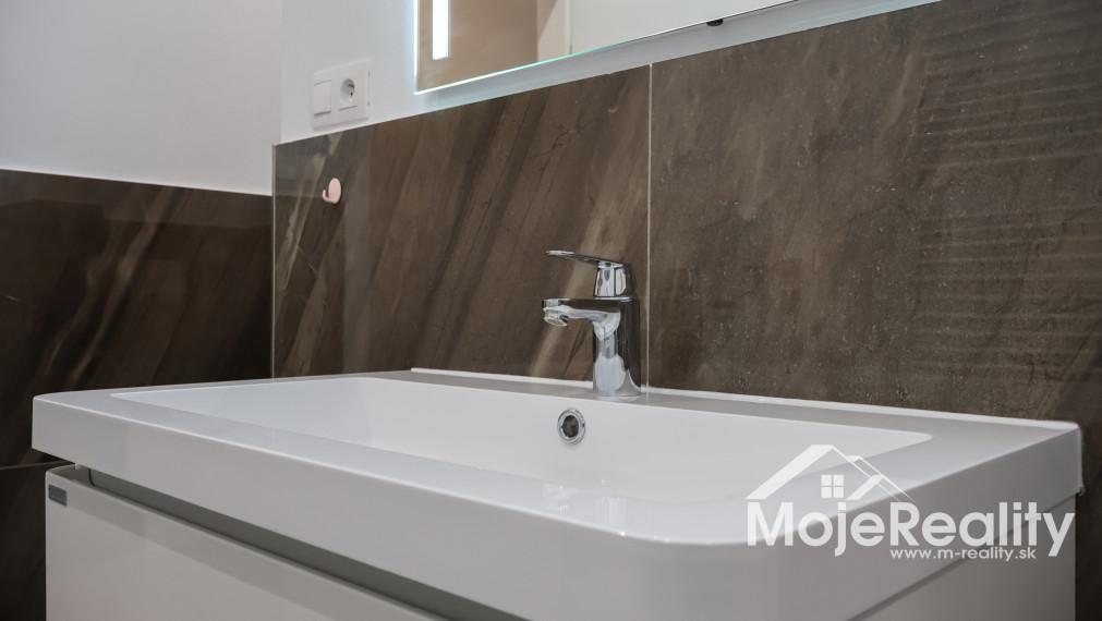 Výnimočná ponuka! Luxusný 2-izbový byt s veľkou terasou, garážou/vlastným parkovacím státím. Rezidencia Vinohrady – ul. Rulandská