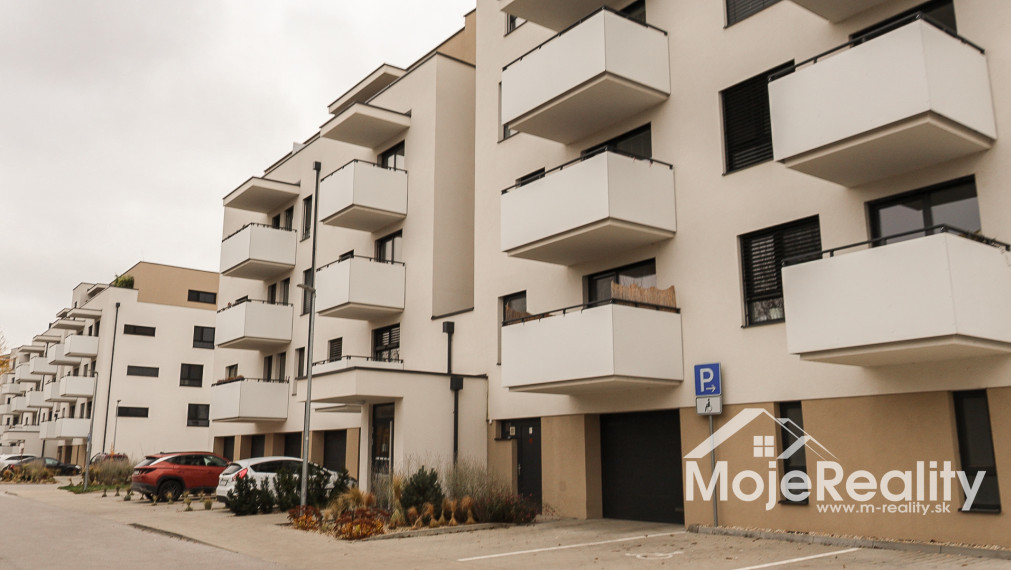 Výnimočná ponuka! Luxusný 2-izbový byt s veľkou terasou, garážou/vlastným parkovacím státím. Rezidencia Vinohrady – ul. Rulandská