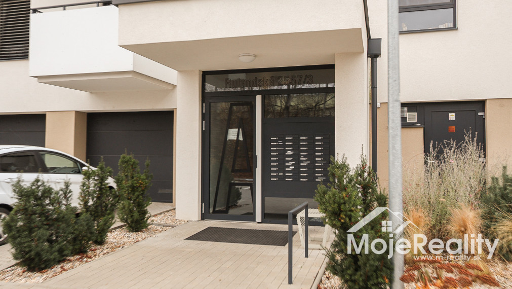 Výnimočná ponuka! Luxusný 2-izbový byt s veľkou terasou, garážou/vlastným parkovacím státím. Rezidencia Vinohrady – ul. Rulandská