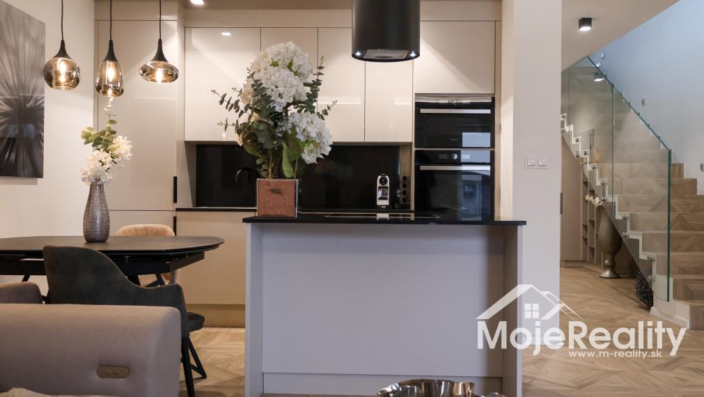 3 izb. mezonetový byto-dom s bazénom, garážou, terasou v komplexe Rezidencia Biskupická 7 IBV