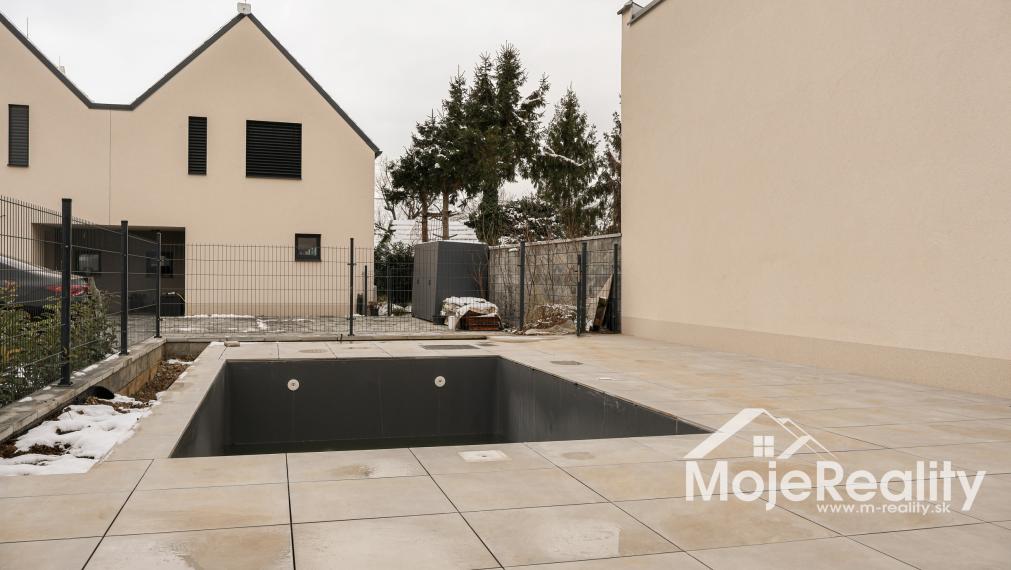 3 izb. mezonetový byto-dom s bazénom, garážou, terasou v komplexe Rezidencia Biskupická 7 IBV