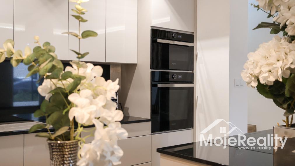 Menej ako dom - viac ako byt. 3 izbový mezonet s bazénom, garážou, terasou v komplexe Rezidencia Biskupická 7 IBV