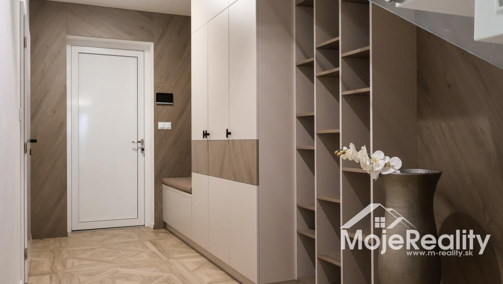 Menej ako dom - viac ako byt. 3 izbový mezonet s bazénom, garážou, terasou v komplexe Rezidencia Biskupická 7 IBV