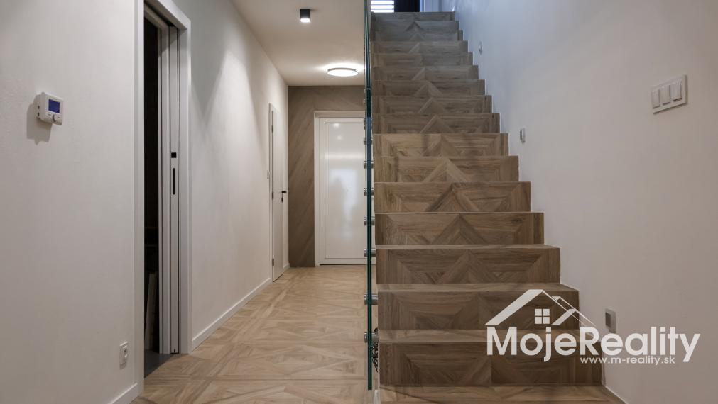 Menej ako dom - viac ako byt. 3 izbový mezonet s bazénom, garážou, terasou v komplexe Rezidencia Biskupická 7 IBV