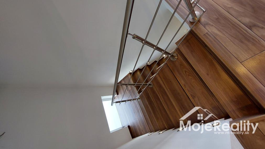 Plne zariadený 4 izb. rodinný dom -Diviaky nad Nitricou / časť Ješkova Ves