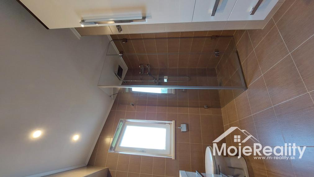 Plne zariadený 4 izb. rodinný dom -Diviaky nad Nitricou / časť Ješkova Ves