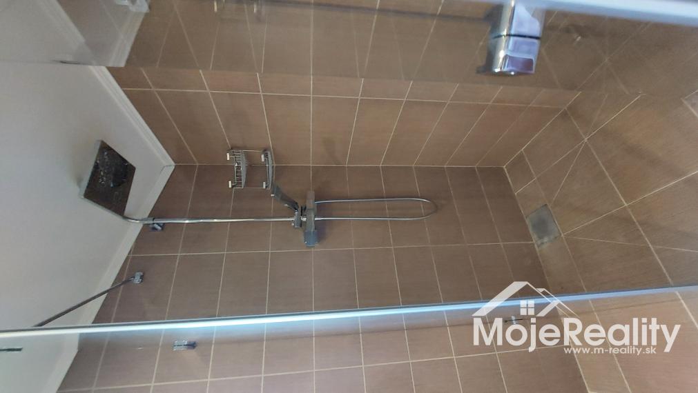 Plne zariadený 4 izb. rodinný dom -Diviaky nad Nitricou / časť Ješkova Ves