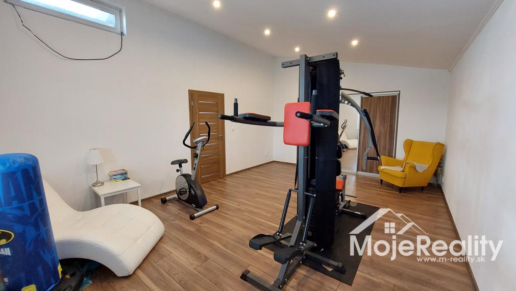 Plne zariadený 4 izb. rodinný dom -Diviaky nad Nitricou / časť Ješkova Ves