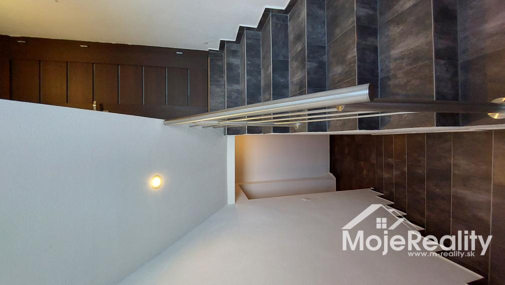 Plne zariadený 4 izb. rodinný dom -Diviaky nad Nitricou / časť Ješkova Ves