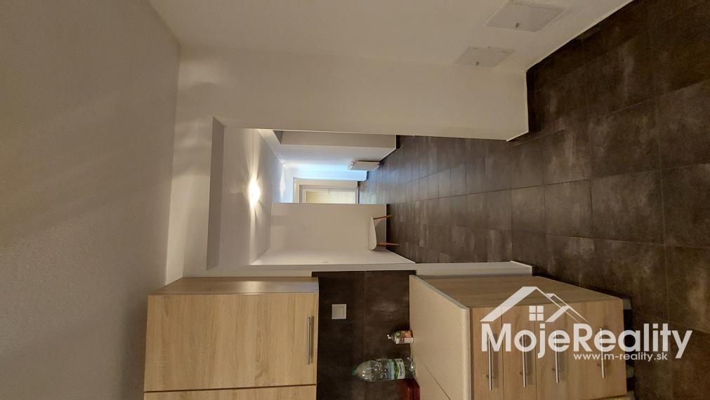 Plne zariadený 4 izb. rodinný dom -Diviaky nad Nitricou / časť Ješkova Ves