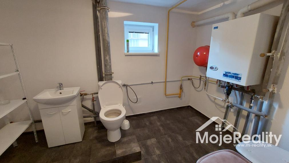 Plne zariadený 4 izb. rodinný dom -Diviaky nad Nitricou / časť Ješkova Ves