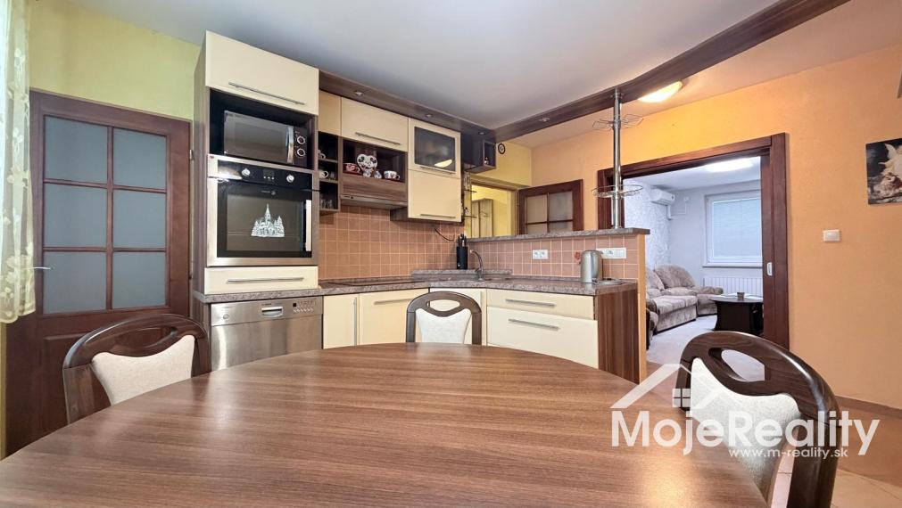 3 izbový byt s garážou a záhradou – Dežerice, okres Bánovce nad Bebravou