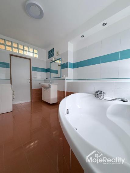 3 izbový byt s garážou a záhradou – Dežerice, okres Bánovce nad Bebravou