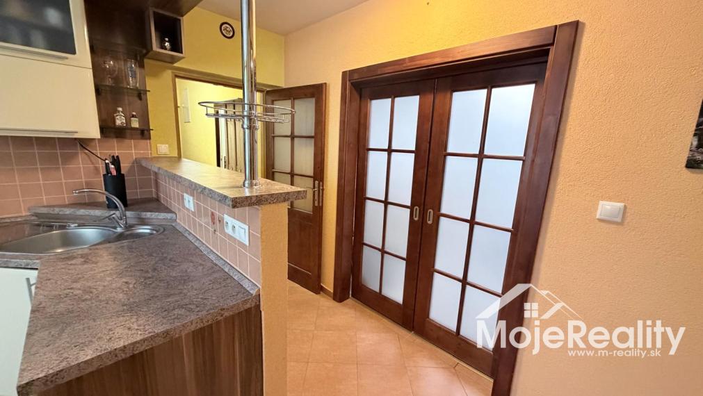 3 izbový byt s garážou a záhradou – Dežerice, okres Bánovce nad Bebravou