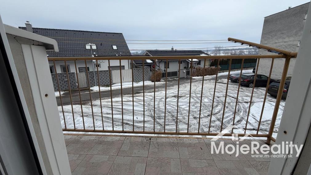 3 izbový byt s garážou a záhradou – Dežerice, okres Bánovce nad Bebravou