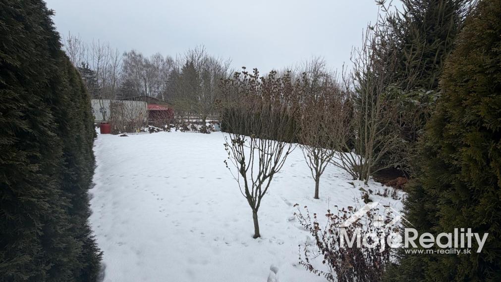 3 izbový byt s garážou a záhradou – Dežerice, okres Bánovce nad Bebravou