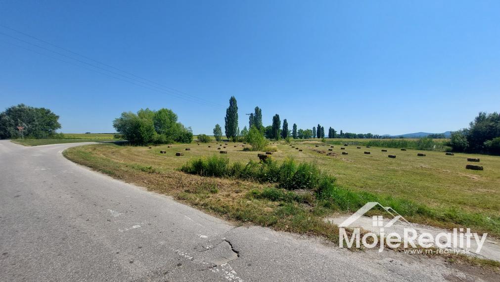 Investičný pozemok 5560 m2 v obci Kravany nad Dunajom , okr. Komárno