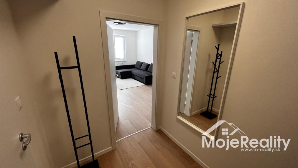 Prenájom 2 izbový byt s parkovacím miestom Novostavba Halalovka JUH Trenčín