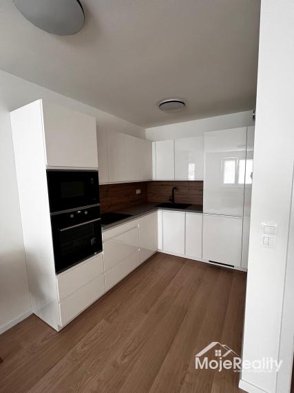 Prenájom 2 izbový byt s parkovacím miestom Novostavba Halalovka JUH Trenčín