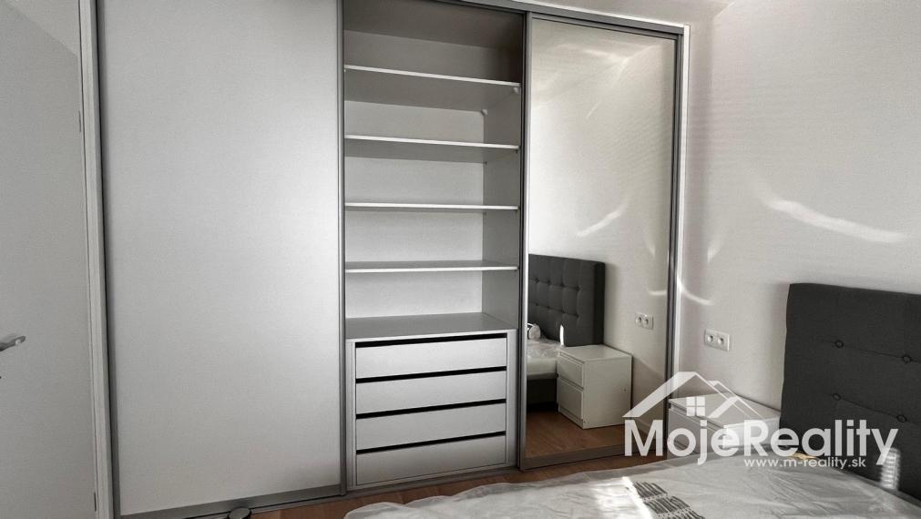 Prenájom 2 izbový byt s parkovacím miestom Novostavba Halalovka JUH Trenčín