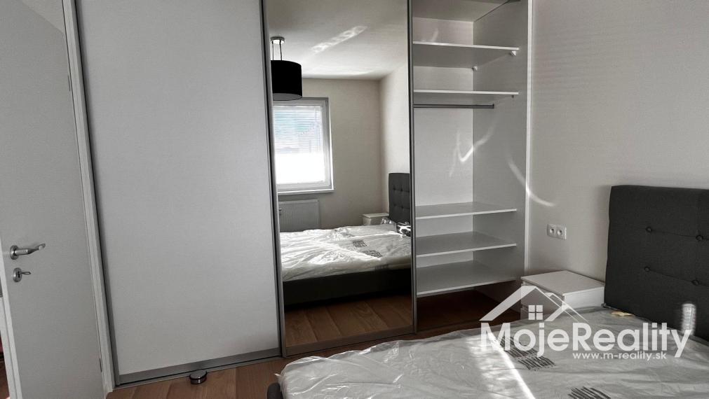 Prenájom 2 izbový byt s parkovacím miestom Novostavba Halalovka JUH Trenčín
